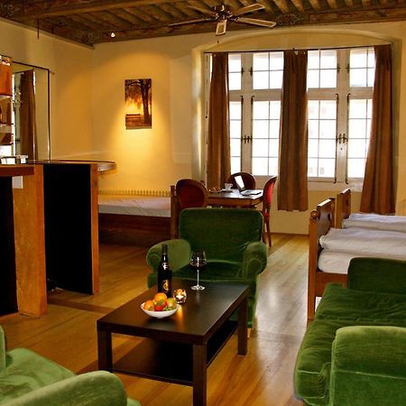 Aux Chambres Du Banneret Neuchâtel Eksteriør bilde