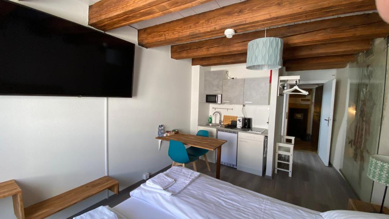 Aux Chambres Du Banneret Neuchâtel Eksteriør bilde