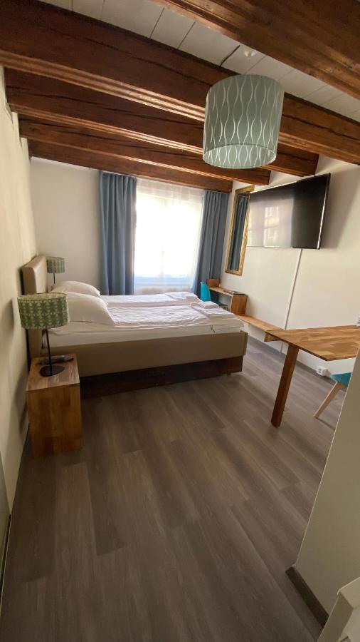 Aux Chambres Du Banneret Neuchâtel Eksteriør bilde