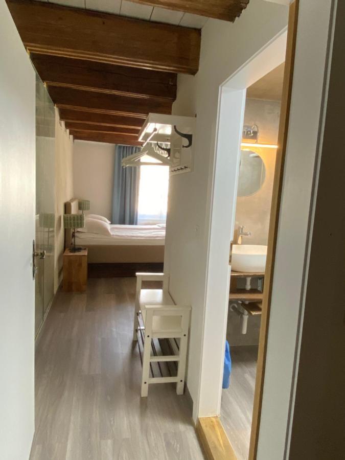 Aux Chambres Du Banneret Neuchâtel Eksteriør bilde