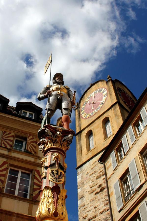 Aux Chambres Du Banneret Neuchâtel Eksteriør bilde
