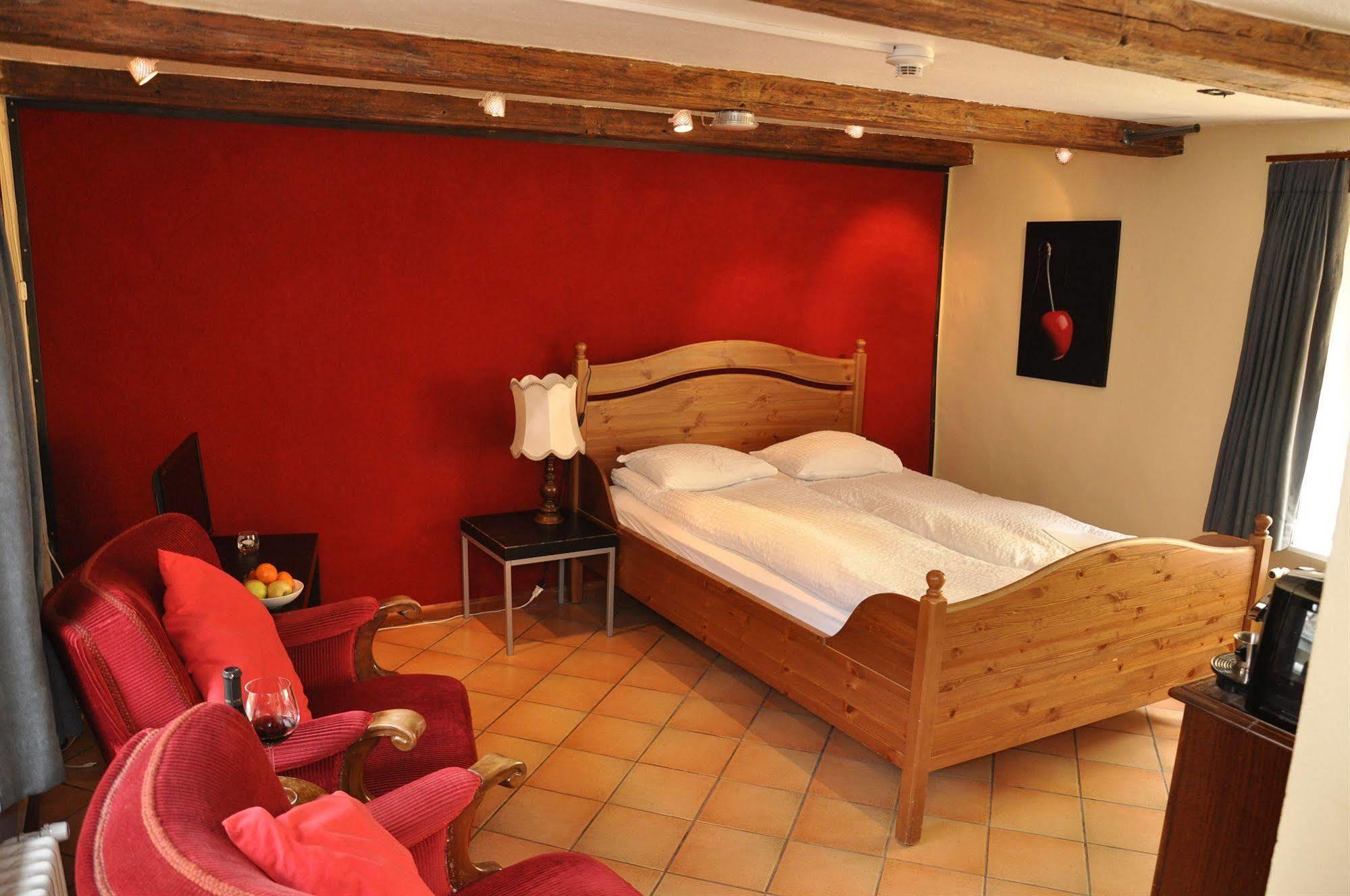 Aux Chambres Du Banneret Neuchâtel Eksteriør bilde
