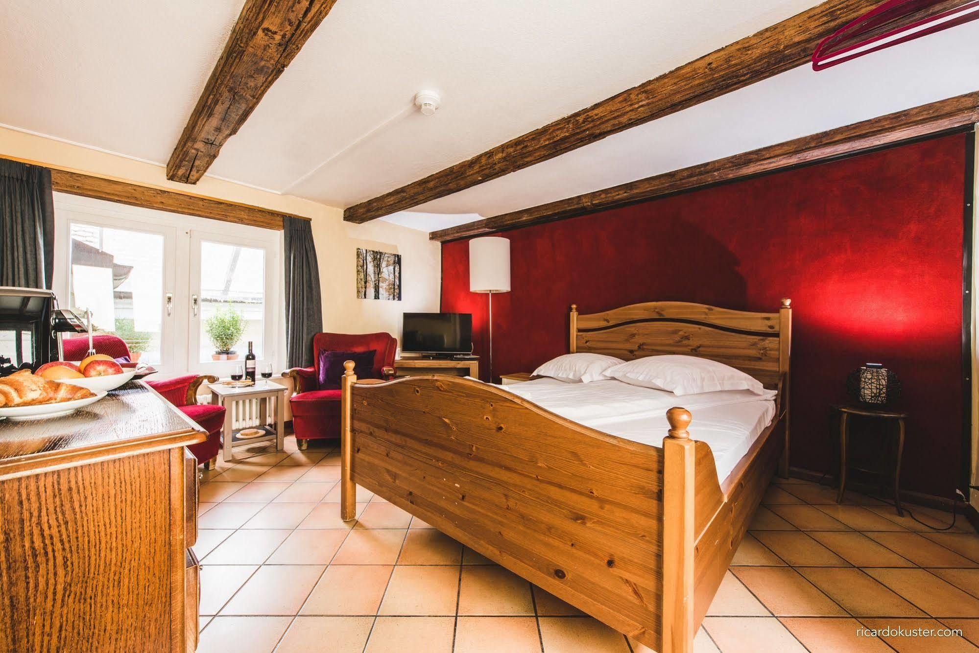 Aux Chambres Du Banneret Neuchâtel Eksteriør bilde
